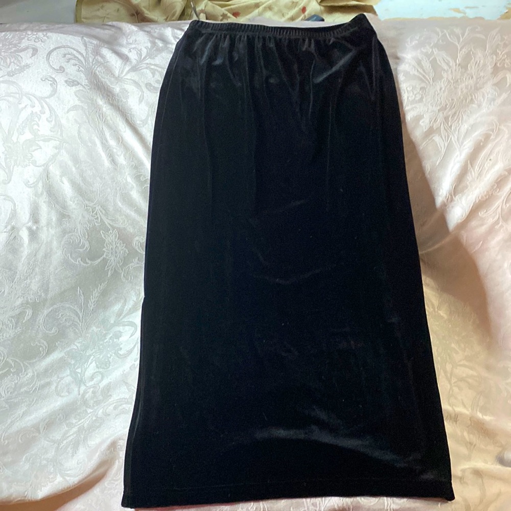 Briggs New York Straight Velvet Skirt - Picture 2 of 7